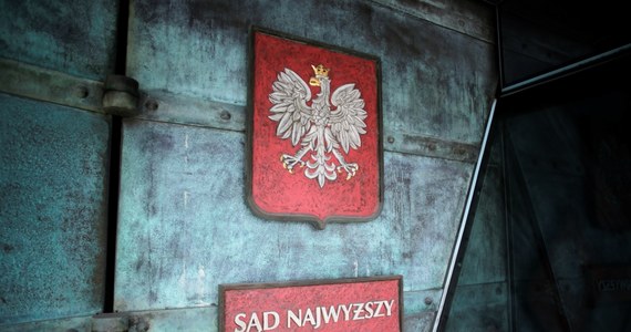 Polska do najbliższego poniedziałku odpowie Komisji Europejskiej, jak zamierza wykonać wyrok unijnego Trybunału Sprawiedliwości ws. natychmiastowego zawieszenia przepisów dot. Izby Dyscyplinarnej Sądu Najwyższego. Te informacje potwierdził dziennikarzowi RMF FM minister do spraw Unii Europejskiej Konrad Szymański. 