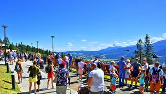 Tatry: Tłumy na Gubałówce, kolejki pod szczytami. Rekordowy ruch turystyczny w górach 