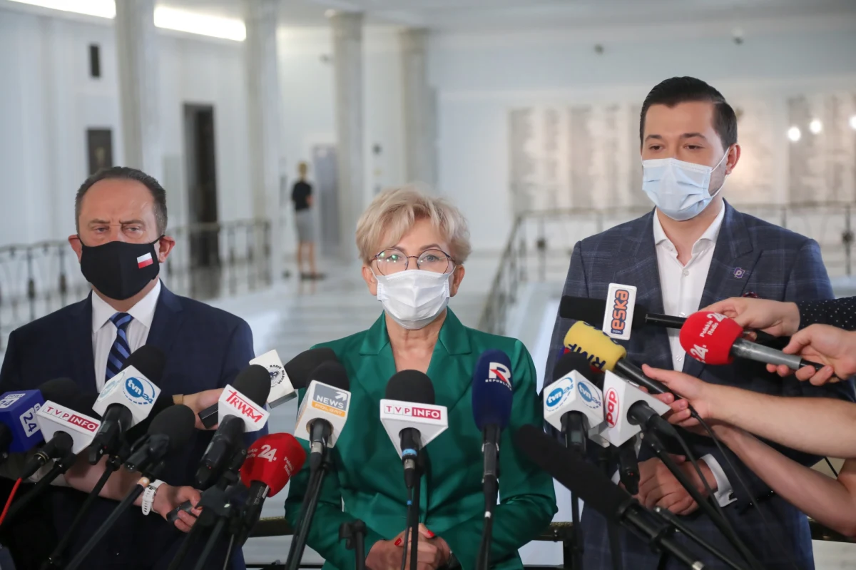 Wiceministrowie rozwoju, pracy i technologii Iwona Michałek, Andrzej Gut-Mostowy i Grzegorz Piechowiak podali się do dymisji. To efekt wczorajszej dymisji lidera ugrupowania, wicepremiera Jarosława Gowina i dzisiejszej decyzji Porozumienia o opuszczeniu koalicji rządowej.