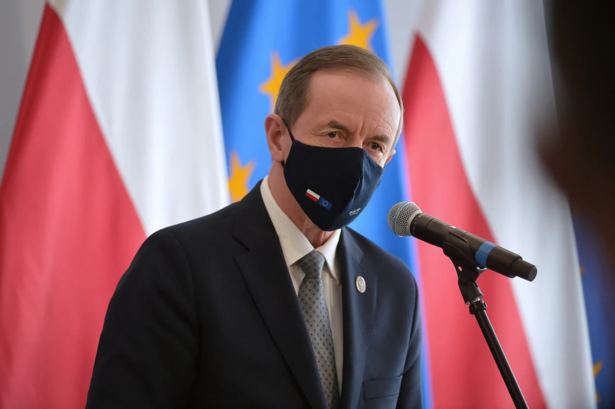 Demokratyczna większość w Senacie nigdy nie zgodzi się na zamach na niezależne od władzy media; będziemy stać na straży wolności słowa i konstytucyjnej wolności prasy - zapowiedział w środę wieczorem marszałek Senatu Tomasz Grodzki.