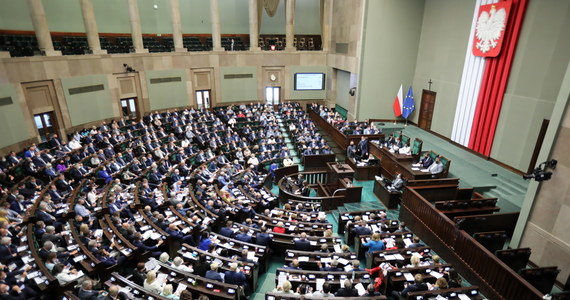 Sejm przyjął jedną z poprawek Senatu do głośnej nowelizacji Kodeksu postępowania administracyjnego dotyczącej możliwości kwestionowania ważności decyzji administracyjnych związanych z m.in. reprywatyzacją. Ustawa trafi teraz do podpisu prezydenta.