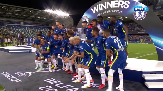 Chelsea pokonała po rzutach karnych Villarreal i zgarnęła Superpuchar Europy. Zobaczcie ceremonię wręczenia pucharu oraz medali. 