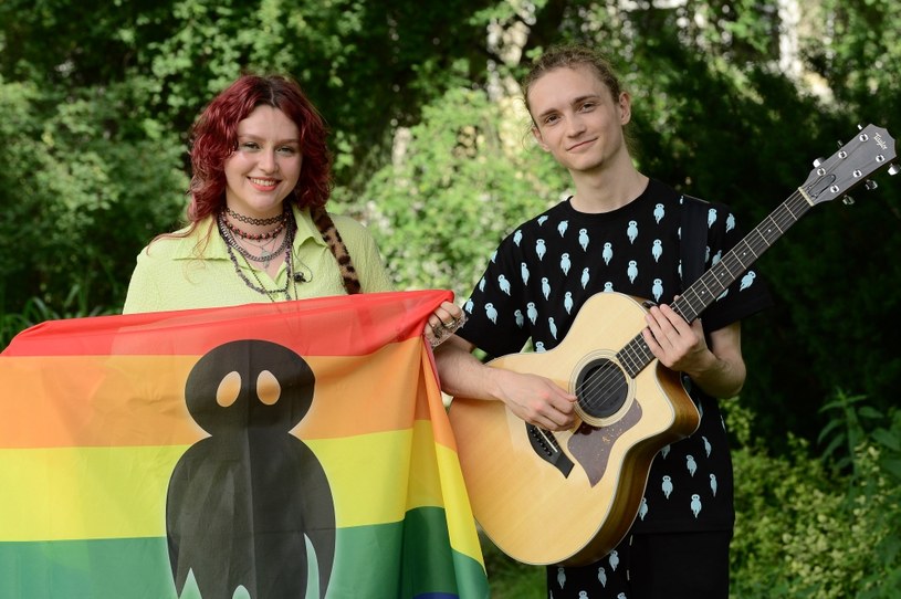 Pochodząca ze Słowacji wokalistka Karin Ann została zaproszona przez organizatorów Parady Równości w Krakowie, by wystąpiła podczas święta środowisk LGBTQ z krótkim koncertem. O tej 19-latce zrobiło się głośno, gdy w programie "Pytanie na śniadanie" w TVP pokazała się z tęczową flagą.