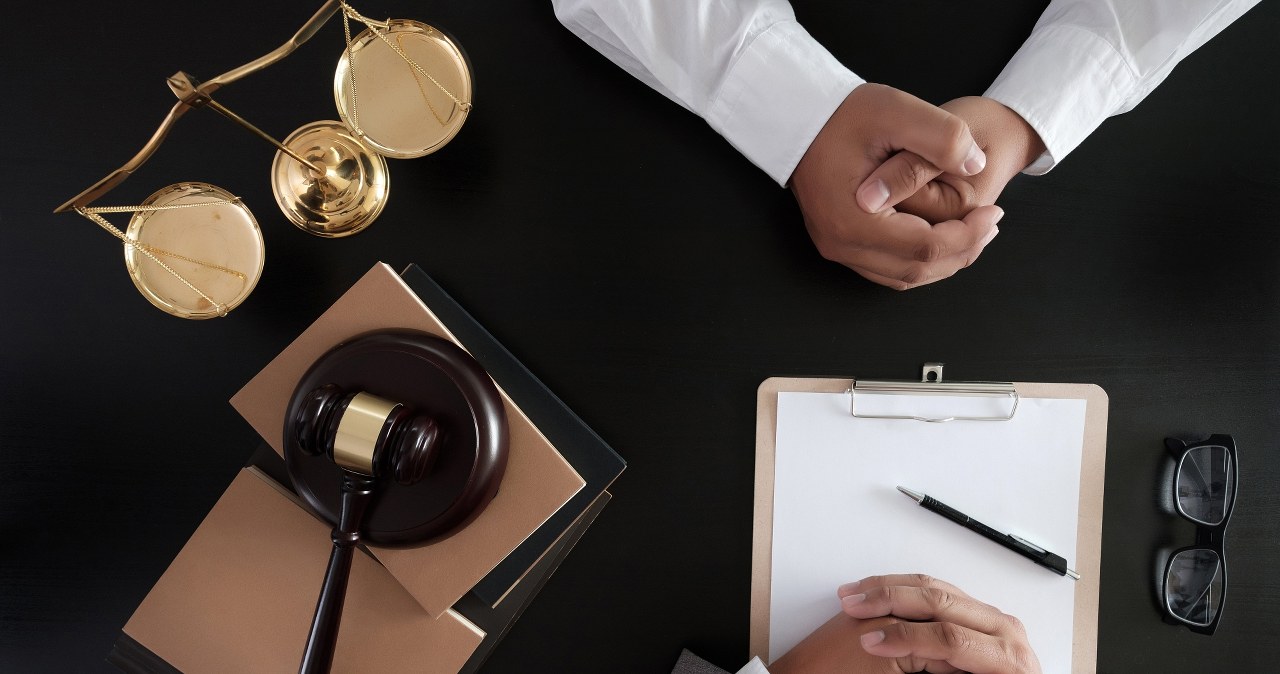 Spadek może być przykrą niespodzianką. Jak nie odziedziczyć długów?