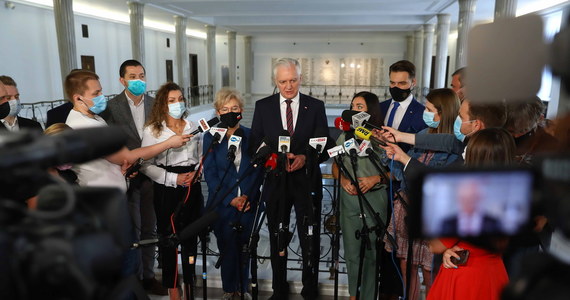 Z dniem dzisiejszym tworzymy koło parlamentarne Porozumienia - poinformował w Sejmie lider ugrupowania, były wicepremier Jarosław Gowin. "Od dzisiaj Porozumienie idzie własną drogą. Jest nas mniej, ale wiemy co nas łączy i dzięki temu jesteśmy silniejsi" - mówił.