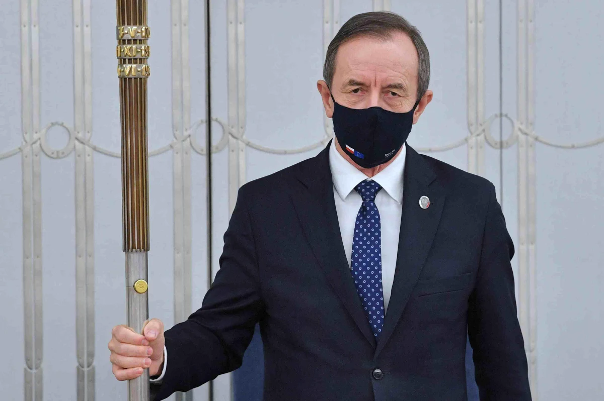 Senat zajmie się nowelizacją ustawy o radiofonii i telewizji 9 lub 10 września, wcześniej prawnicy z senackiego zespołu przeprowadzą wszechstronną analizę prawną, dotyczącą także trybu prac nad nią w Sejmie - zapowiedział w rozmowie z PAP marszałek Senatu Tomasz Grodzki.