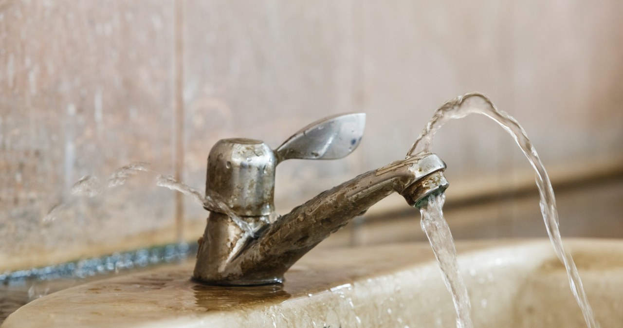 Za 5 lat rury w blokach z wielkiej płyty zaczną się sypać