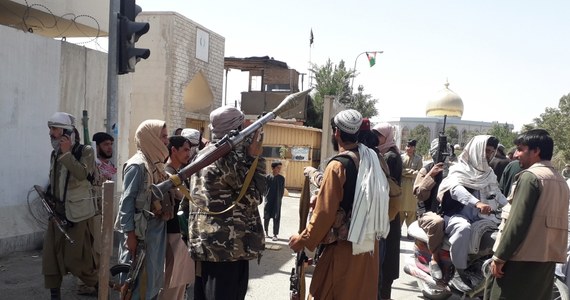 Afgańscy talibowie zajęli Herat, trzecie pod względem wielkości miasto Afganistanu - poinformowały lokalne władze. To już 11. stolica prowincji, która w ciągu ostatnich sześciu dni wpadła w ręce islamskich bojowników.