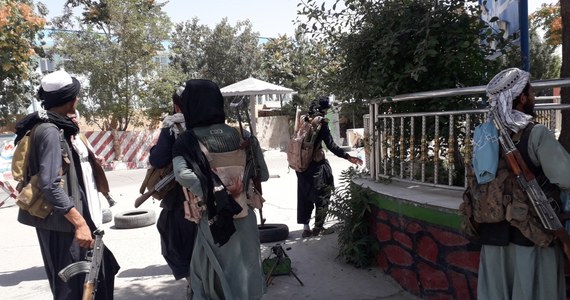 Laszkargah, 200-tysięczne miasto w południowo-zachodnim Afganistanie, w prowincji Helmand, zostało zdobyte przez talibów - podała agencja AFP. Lokalne władze i ludność cywilna mogą wycofać się z miasta w ciągu 48 godzin, gdy obowiązuje rozejm.