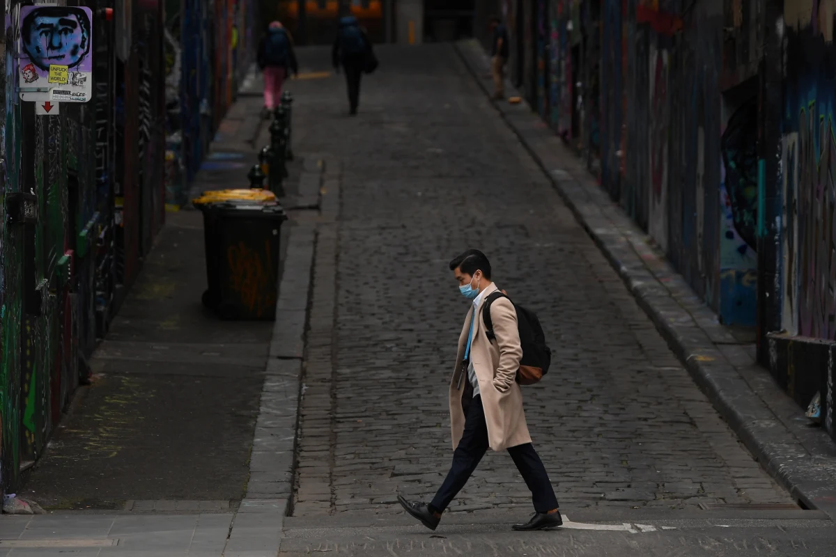 Naukowcy i lekarze z Polski są sceptyczni wobec wniosków z badania uczonych  z Uniwersytetu Oksfordzkiego. Brytyjscy naukowcy przekonują, że w przypadku mutacji delta koronawirusa niemożliwe jest osiągnięcie odporności zbiorowej. Podkreślają, że tym wariantem zakażają się także w pełni zaszczepione osoby.