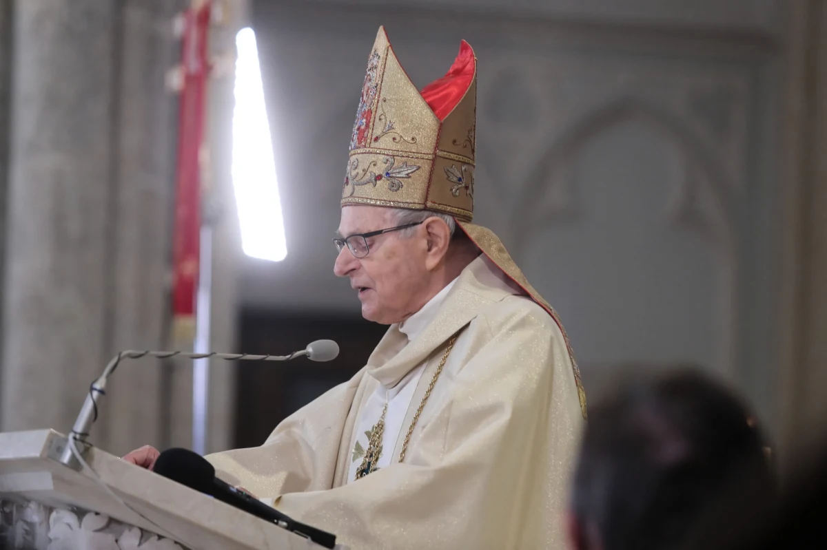 Państwowa komisja ds. pedofilii wystąpiła do przewodniczącego Konferencji Episkopatu Polski abp. Stanisława Gądeckiego o wyjaśnienie słów bp. Antoniego Długosza dot. pedofilii w Kościele oraz wyciągnięcie wobec niego konsekwencji zgodnie z Prawem kanonicznym. Hierarcha stwierdził m.in., że biskup "sprzeniewierza się swemu powołaniu, gdy staje się prokuratorem, donoszącym sądom na grzeszącego syna".