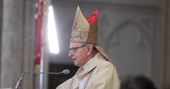 Państwowa komisja ds. pedofilii wystąpiła do przewodniczącego Konferencji Episkopatu Polski abp. Stanisława Gądeckiego o wyjaśnienie słów bp. Antoniego Długosza dot. pedofilii w Kościele oraz wyciągnięcie wobec niego konsekwencji zgodnie z Prawem kanonicznym. Hierarcha stwierdził m.in., że biskup "sprzeniewierza się swemu powołaniu, gdy staje się prokuratorem, donoszącym sądom na grzeszącego syna".