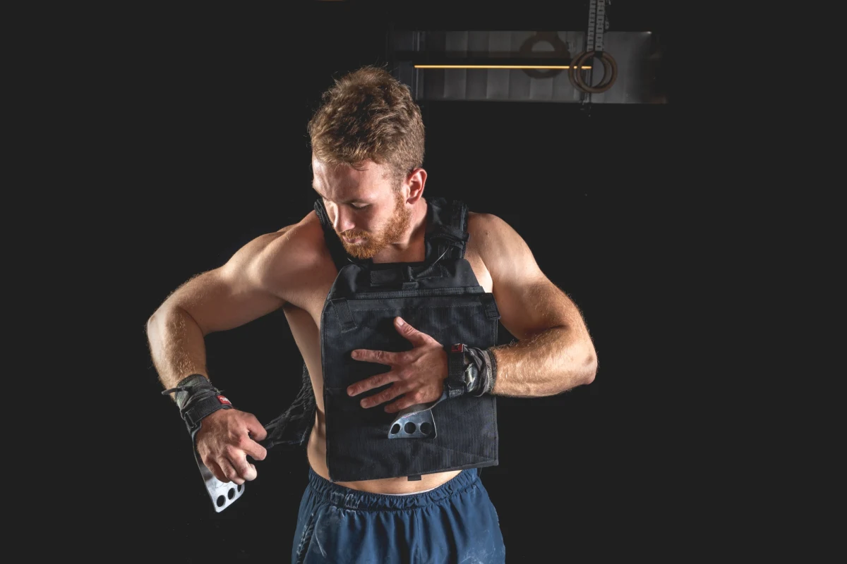 Prawie 61 kilometrów biegu, 1900 podciągnięć, 3800 pompek i 5700 przysiadów. Tyle ćwiczeń wykonanych w ciągu 24 godzin to aktualny rekord świata w treningu crossfitowym o nazwie Murph. Ten rekord chce pobić Piotr Surowczyk, trener i zawodnik Crossfitu. Chce dzięki temu nagłośnić zbiórkę pieniędzy na leczenie chorego na SMA chłopczyka, Jasia Kozuba. Z Piotrem Surowczykiem z CFF w Czernichowie rozmawiała Magdalena Wojtoń. 