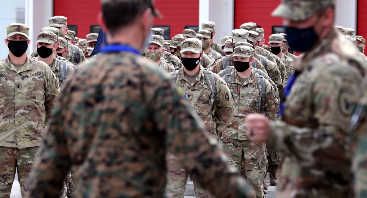 Baza wojskowa Anacostia-Bolling w Waszyngtonie została w piątek zamknięta, ponieważ na jej terenie pojawił się "uzbrojony osobnik", który może być "potencjalnym" napastnikiem - poinformowano na profilu bazy na Facebooku.