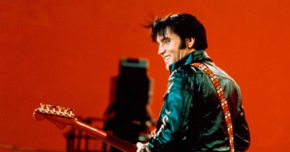 Każdego roku dzień 16 sierpnia jest wyjątkowy dla setek tysięcy fanów niezwykłego artysty, jakim był Elvis Presley. To jedyny na świecie piosenkarz, który nawet po wielu latach, co roku w rocznicę swojej śmierci gromadzi wokół posiadłości Graceland w Memphis tysiące ludzi z całego  świata. Główne "elvisowe" uroczystości odbywają się w ten weekend. 