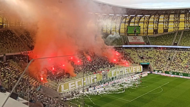 Argentyńska atmosfera na meczu Ekstraklasy, Lechia - Cracovia w Gdańsku. 