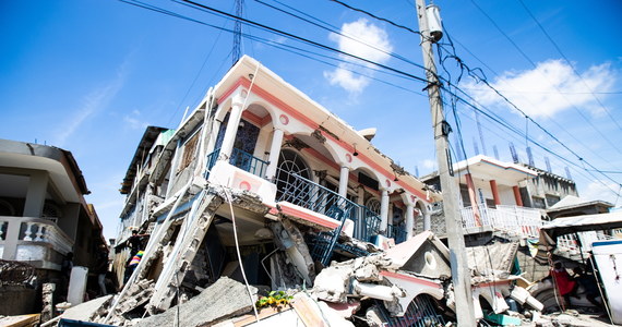 Trzęsienie ziemi o magnitudzie 7,2 nawiedziło Haiti. Co najmniej 227 osób zginęło, wiele jest rannych - informują służby ratownicze. 