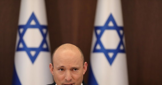 Premier Izraela Naftali Bennett skrytykował w sobotę w specjalnym oświadczeniu ustawę podpisaną przez prezydenta Andrzeja Dudę, nazywając ją "haniebną decyzją" i "haniebną pogardą dla pamięci o Holokauście". Chodzi o nowelizację Kodeksu postępowania administracyjnego. Przewiduje ona m.in., że po upływie 30 lat od wydania decyzji administracyjnej niemożliwe będzie wszczęcie postępowania w celu jej zakwestionowania, np. w sprawie odebranego przed laty mienia.