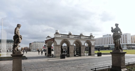 Prezydent Andrzej Duda podpisał ustawę o odbudowie Pałacu Saskiego, Pałacu Brühla oraz kamienic przy ul. Królewskiej w Warszawie. Ma ona wejść w życie dwa tygodnie po ogłoszeniu.


