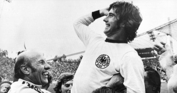 W wieku 75 lat zmarł legendarny niemiecki piłkarz Gerd Mueller. Z drużyną narodową w 1974 roku zdobył Mistrzostwo Świata - wcześniej, bo w 1972, Mistrzostwo Europy. Przez większość kariery związany był z Bayernem Monachium. Uważany jest za jednego z najlepszych napastników w historii piłki nożnej.