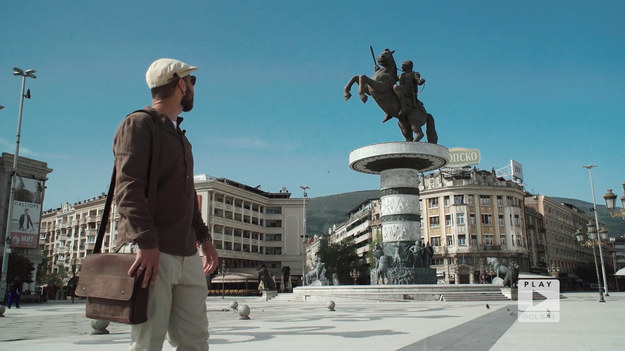 David, który jest przewodnikiem turystycznym, pokazał nam najpiękniejsze zakątki Skopje, ale także opowiedział o wielkim projekcie, które zmieniło całkowicie centrum miasta. Fragment programu „Polacy za granicą”, emitowanego na antenie Polsat Play.