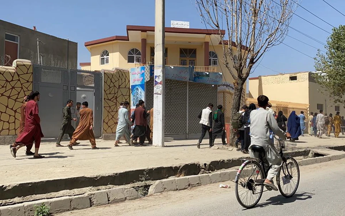 Były koordynator służb specjalnych Marek Biernacki oczekuje, że sprawą Afgańczyków, którzy współpracowali z Polskim Kontyngentem Wojskowym i Ambasadą RP w Kabulu jak najszybciej zajmą się sejmowe komisje: obrony i służb specjalnych. "Tu każdy dzień jest ważny" - podkreślił poseł Koalicji Polskiej - PSL. "Nie wyobrażam sobie, żeby się powtórzyły historie, częściowo z Iraku, że nasi przyjaciele, którzy walczyli po naszej stronie, zostali przez nas opuszczeni" - dodał.