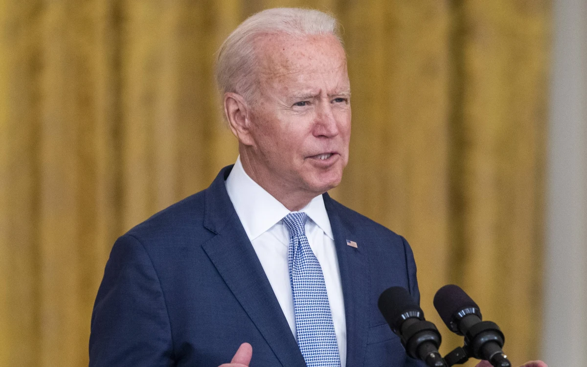 ​Prawdopodobieństwo, że talibowie opanują cały Afganistan jest bardzo małe - mówił jeszcze na początku lipca prezydent Stanów Zjednoczonych Joe Biden. Wczoraj islamistyczne ugrupowanie ogłosiło, że przejęło Kabul, stolicę Afganistanu. Tym samym talibowie kontrolują niemal cały kraj. Swoją ofensywę rozpoczęli w maju, po tym jak USA wycofało swoje wojska.