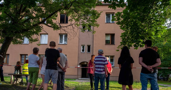 Dwa mieszkania zostały wyłączone z użytkowania po wczorajszym wybuchu gazu w dwupiętrowym bloku w Zawierciu w woj. śląskim. Pięcioro lokatorów zostało poszkodowanych. 
