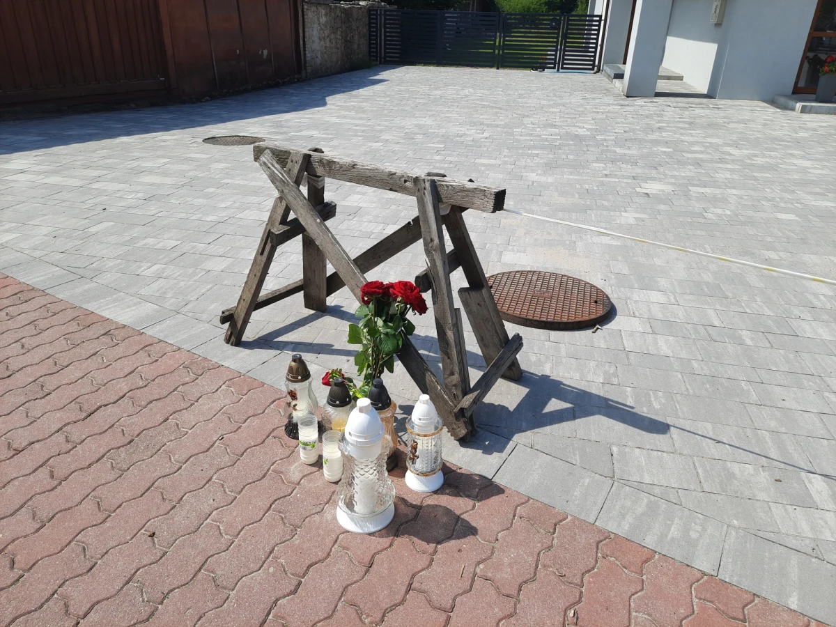 We wtorek mają zostać przesłuchani mężczyźni, zatrzymani po tragicznym wypadku w Daleszycach koło Kielc. Wczoraj małżeństwo z dwójką dzieci, wracające z kościoła wjechał samochód osobowy. 38-letnia matka i jej 4-letnia córka zginęły na miejscu.