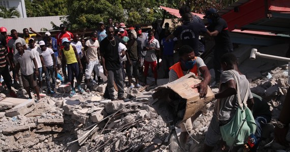 Liczba ofiar śmiertelnych sobotniego trzęsienia ziemi na Haiti wzrosła do 1419 - podała tamtejsza Służba Ochrony Cywilnej. Rannych jest około 6900 osób. Poprzedni bilans mówił o 1297 zabitych. 