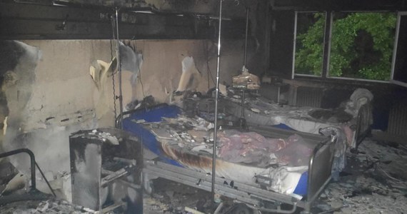 57 osób ewakuowano w nocy z oddziałów Szpitala Specjalistycznego nr 1 w Bytomiu. W jednej z sal wybuchł pożar. Na szczęście nikt nie został poszkodowany. 