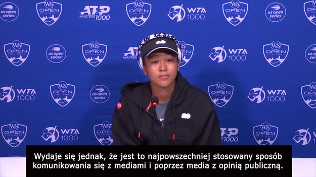 Naomi Osaka wybuchła płaczem podczas konferencji prasowej na turnieju WTA w Cincinnati. To było pierwsze spotkanie Japonki z mediami w tym cyklu, od czasu zaprzestania rozmów z nimi w trakcie Rolanda Garrorsa.
Osaka nie wytrzymała krótko po tym, gdy zapytano ją o równowagę pomiędzy udzielaniem się w mediach społecznościowych i platformach streamingowych, a brakiem takowego na konferencjach prasowych. Zawodniczka zanim zaczęła na nie odpowiadać, zamyśliła się, potem poprosiła o powtórzenie pytania, odpowiedziała na nie, a po chwili skryła się za daszkiem czapeczki i zaczęła płakać. Konferencja prasowa została przerwana, tenisistka ją opuściła, by następnie wrócić, "przeprosić za wyjście" i potem odpowiedzieć na kolejne pytania.
