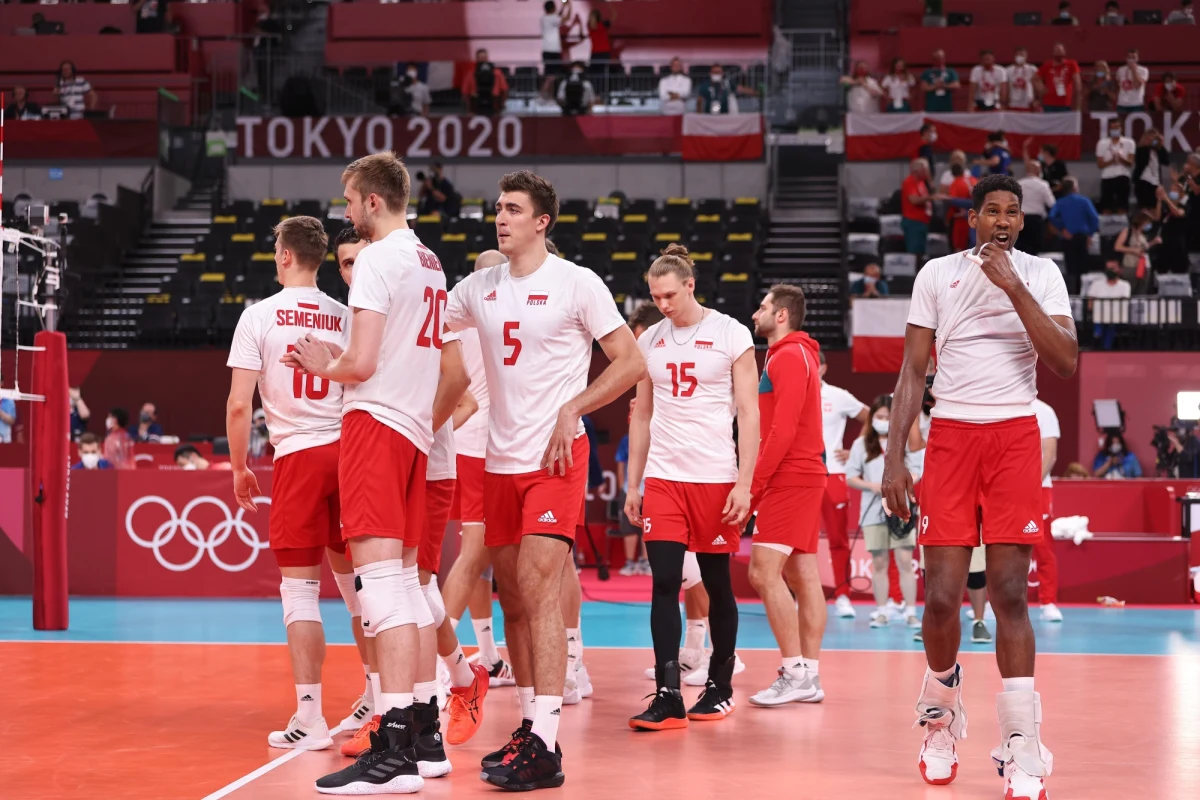Siatkarze reprezentacji Polski rozpoczęli zgrupowanie przed mistrzostwami Europy. W Spale stawili się wszyscy olimpijczycy z Tokio wzmocnieni trójką kolegów, którzy towarzyszyli im niemal do końca olimpijskich przygotowań - pisze w komentarzu dla RMF24 Janusz Uznański, rzecznik Polskiego Związku Piłki Siatkowej.