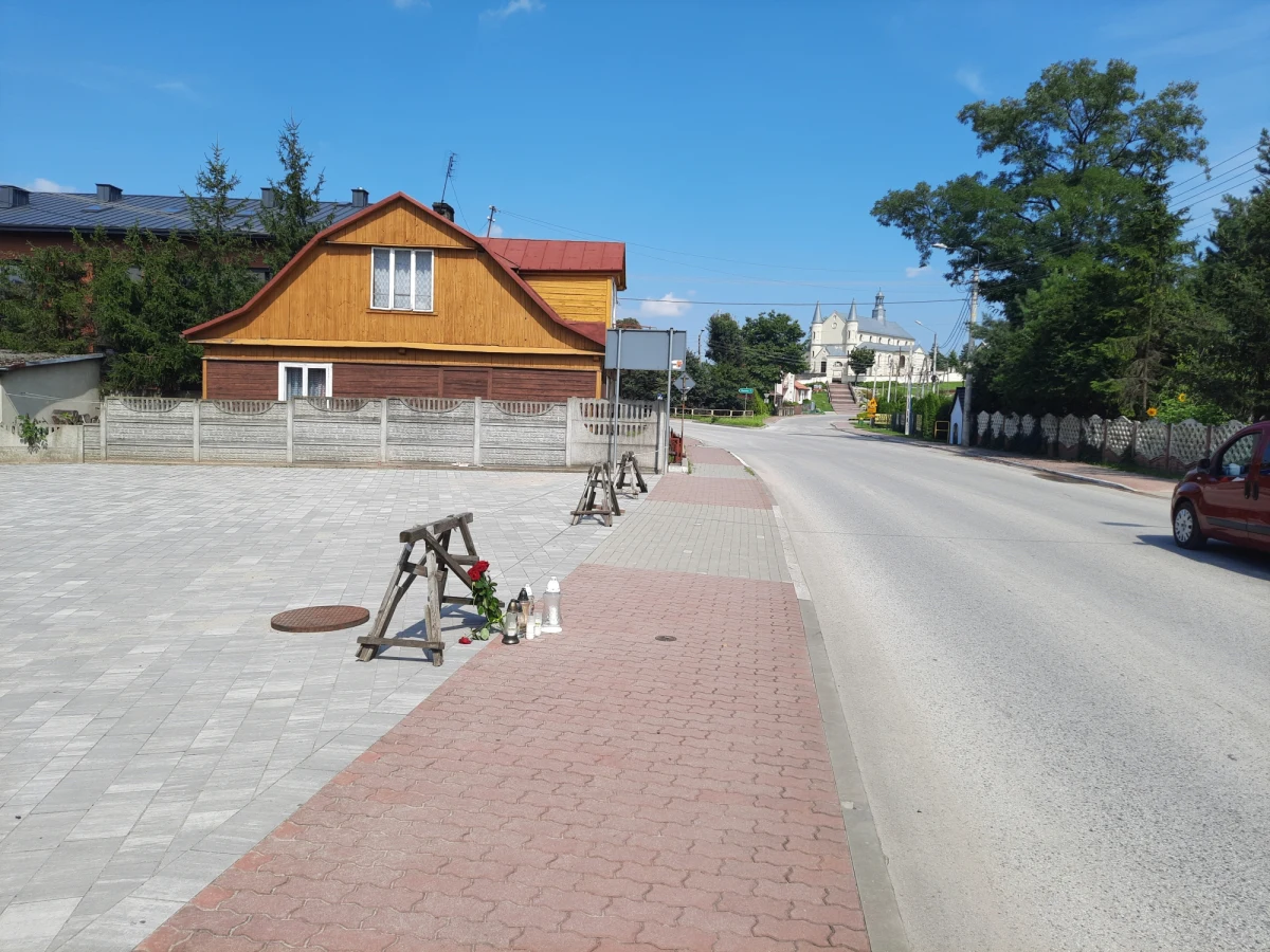 Policja ustaliła, że to 39-letni mieszkaniec gminy Daleszyce był kierowcą volkswagena, który w niedzielny wieczór śmiertelnie potrącił 38-letnią kobietę i jej 4-letnią córkę. Mężczyzna był już wcześniej karany za jazdę pod wpływem alkoholu.