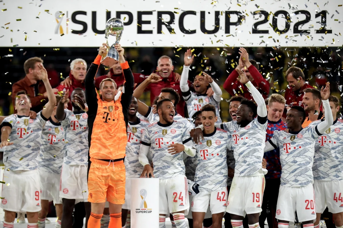 Bayern Monachium, z Robertem Lewandowskim w składzie, wywalczył piłkarski Superpuchar Niemiec. We wtorek Bawarczycy pokonali w Dortmundzie miejscową Borussię 3:1, a dwie bramki zdobył polski napastnik.