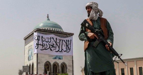 Jeden ze współtwórców ruchu talibów i przywódca jego politycznych struktur, mułła Abdul Ghani Barader przyleciał we wtorek wraz z grupą współpracowników do położonego na południu Afganistanu Kandaharu - przekazał rzecznik talibów.