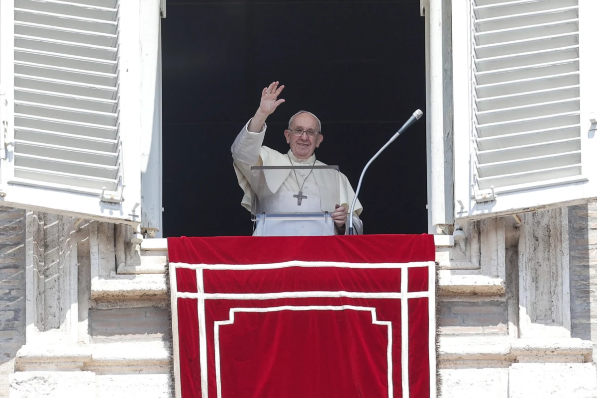 Zaszczepienie się przeciwko Covid-19 jest “aktem miłości”- powiedział papież Franciszek w przesłaniu wideo do narodów. Przyłączył się do wielkiej kampanii amerykańskiej organizacji pozarządowej Ad Council, która zachęca do szczepień i krzewi zaufanie do nich.