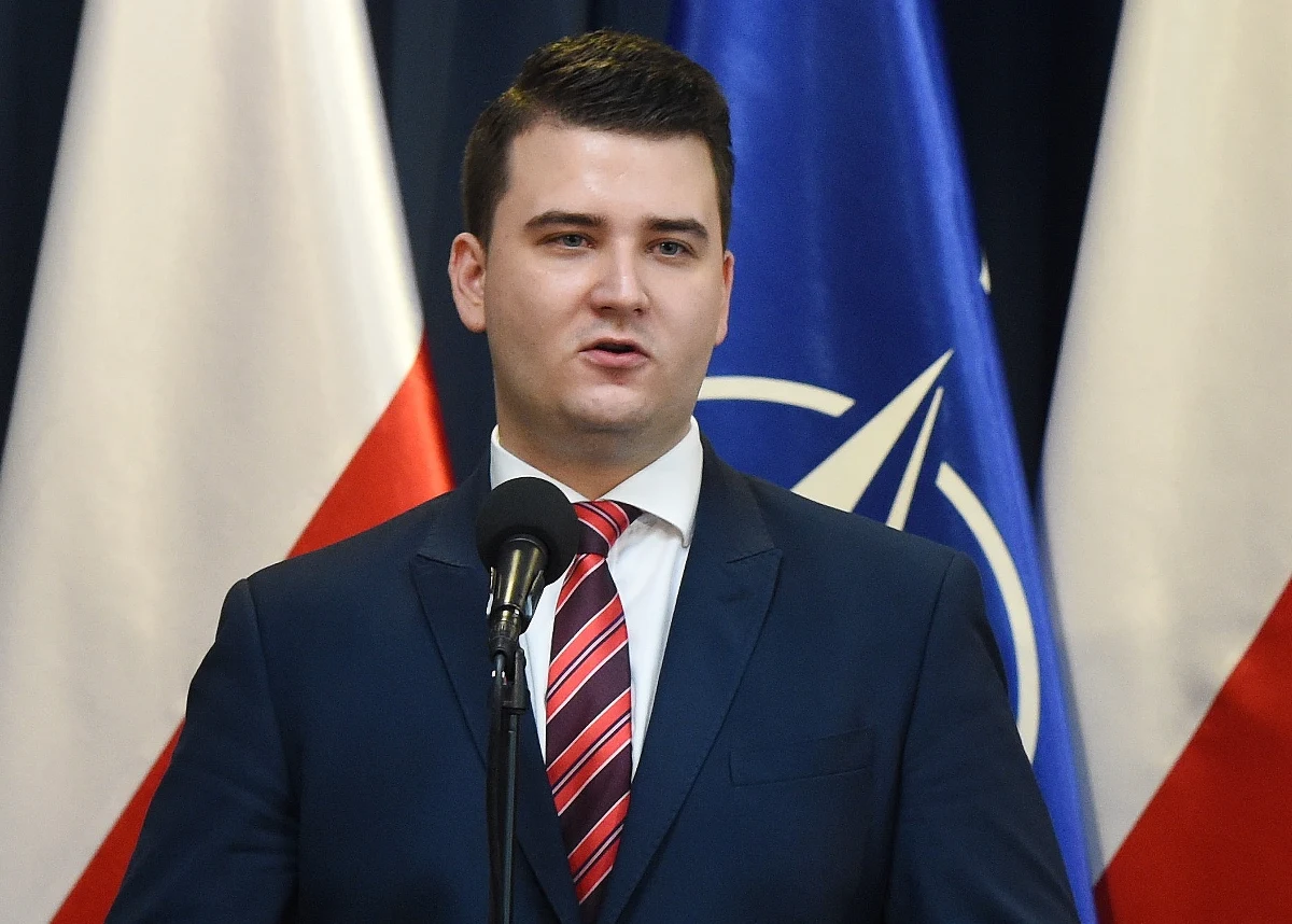 Prokuratura prześwietla kontakty Bartłomieja Misiewicza z szefem MSZ Zbigniewem Rauem. Sprawdza, czy w czasie, gdy Rau był wojewodą łódzkim, podjął się interwencji w sprawie dewelopera, z którą zgłosił się do niego były już rzecznik MON - podała "Gazeta Wyborcza". 