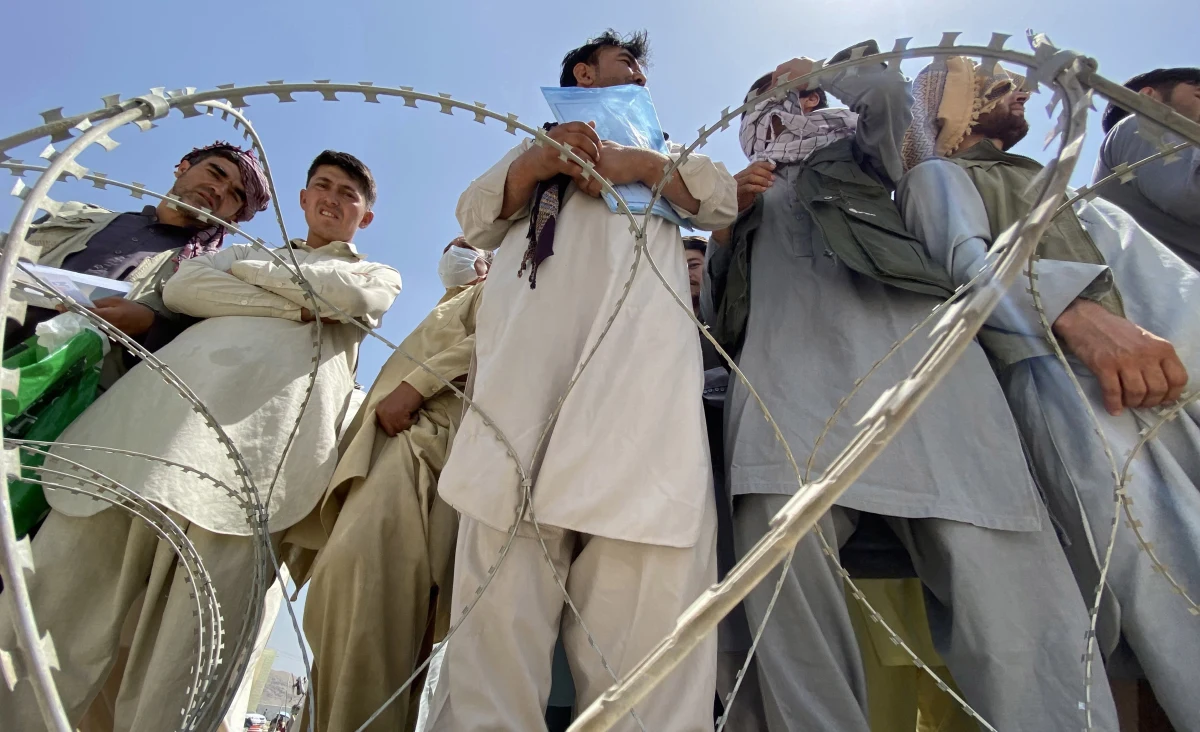 Podjęta przez Holandię próba ewakuacji cywilów z Afganistanu we wtorek wieczorem nie powiodła się. Z powodu chaosu w okolicach kabulskiego lotniska, osoby uprawnione do lotu nie dostały się na pokład maszyny - przekazała minister spraw zagranicznych Sigrid Kaag. W środę udało się jednak ewakuować pierwszych Holendrów dwoma samolotami. 