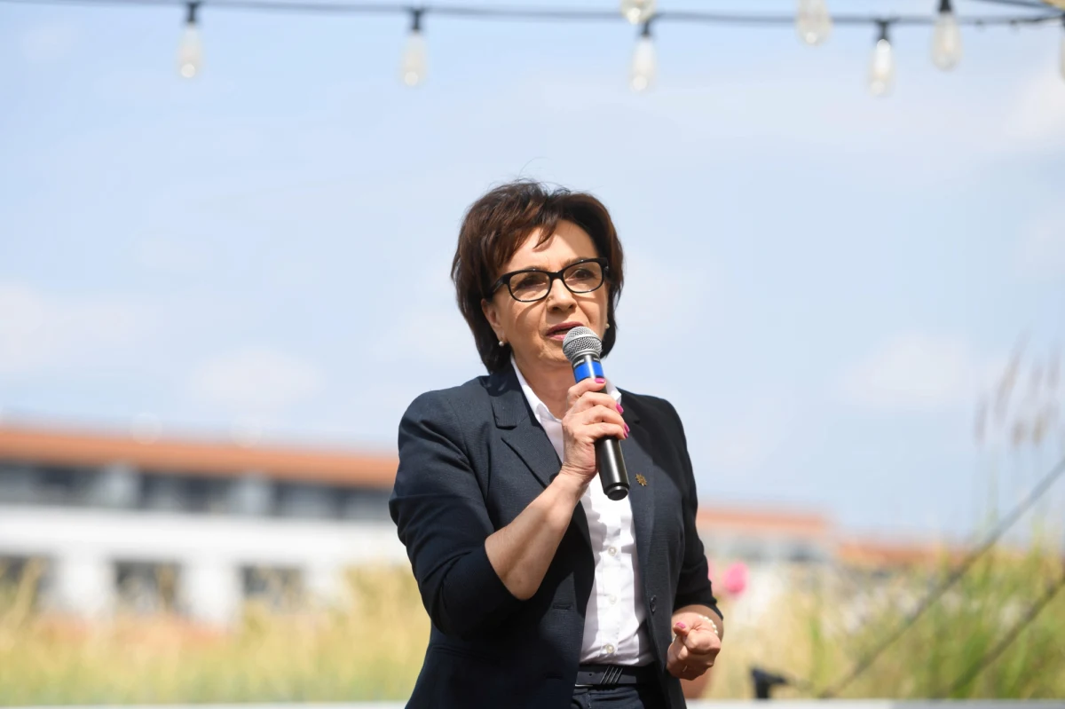 Politycy związani z Pawłem Kukizem studzą zapał opozycji do operacji wymiany marszałka Sejmu. Wczoraj liderzy Koalicji Obywatelskiej, Lewicy, Polski 2050, Konfederacji, Porozumienia i PSL-u rozmawiali o złożeniu wspólnego wniosku o odwołanie Elżbiety Witek.