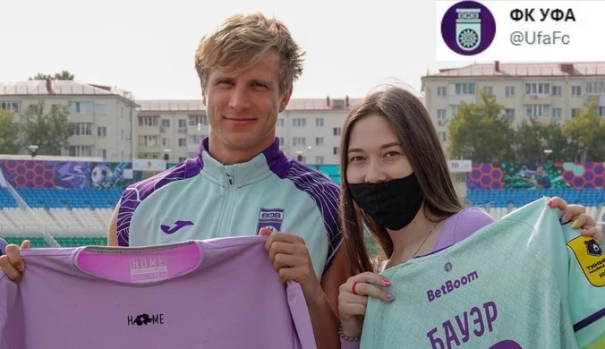Fanka rozebrała się na stadionie. Na banerze poprosiła swojego idola o koszulkę