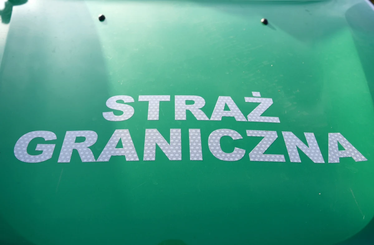 Aż 138 cudzoziemców próbowało minionej doby przekroczyć polską granicę z terytorium Białorusi. Strażnicy graniczni uniemożliwili to 130 osobom, 8 zostało zatrzymanych. MSWiA podjęło nowe decyzje, które mają ograniczyć napływ imigrantów ze wschodu.