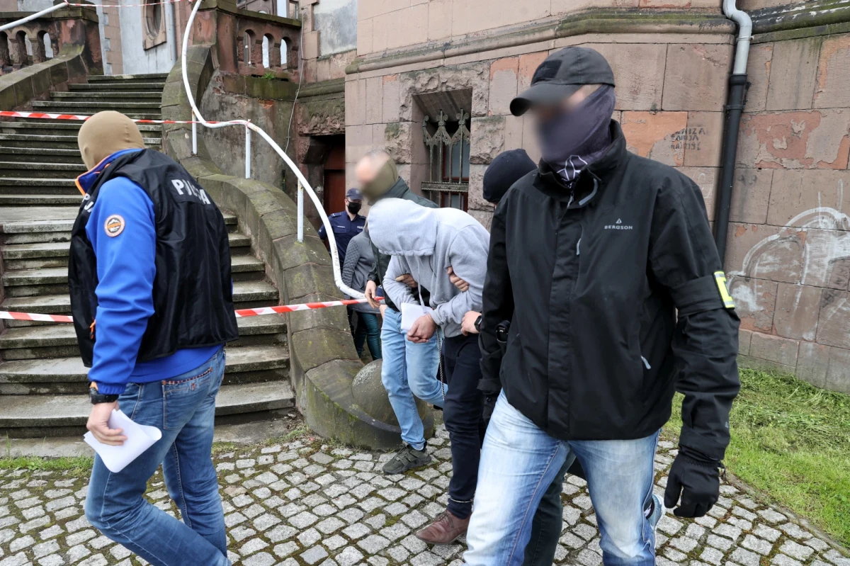 Sąd Okręgowy w Katowicach przedłużył o kolejne trzy miesiące tymczasowy areszt dla Tomasza M., podejrzanego o porwanie i zabójstwo 11-letniego Sebastiana z Katowic. Do tragedii doszło w maju. Podejrzany przyznał się do zarzutów. Grozi mu nawet dożywocie. W tymczasowym areszcie pozostanie do 19 listopada.