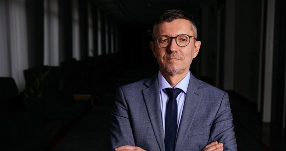 Wiceminister Rozwoju, Pracy i Technologii Robert Tomanek został odwołany z funkcji. Oficjalnym powodem dymisji jest "proces reorganizacji struktury urzędu". Jak podaje resort, "niezbędne były również zmiany na stanowiskach kierowniczych". Tomanek powołanie na urząd odebrał w październiku ubiegłego roku z rąk byłego już wicepremiera Jarosława Gowina.