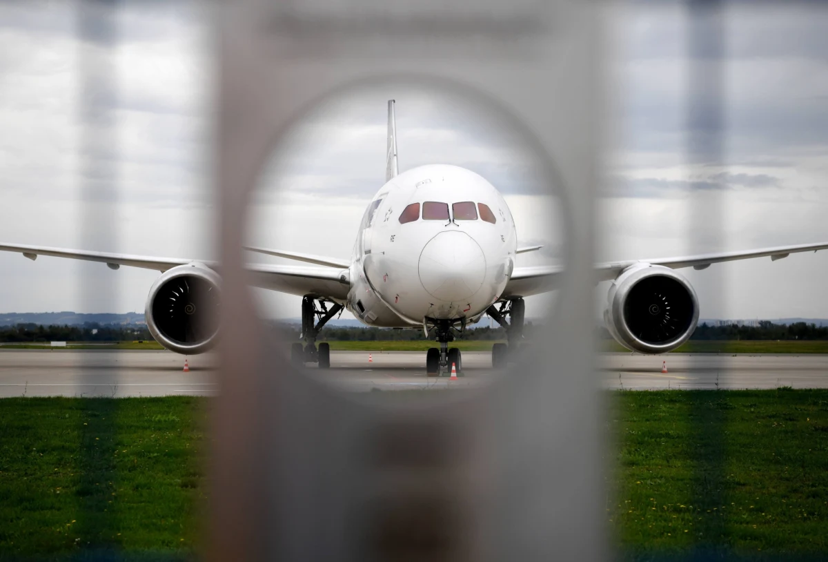 Samolot z ewakuowanymi Polakami i współpracownikami z Kabulu wystartował z Uzbekistanu - wynika z danych serwisu Flightradar24. Samolot powinien wylądować w Warszawie około godziny 22.25 czasu polskiego.