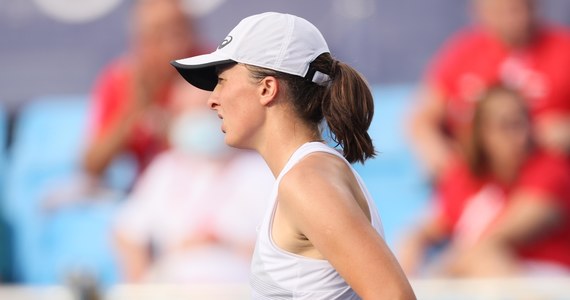 Rozstawiona z numerem szóstym Iga Świątek przegrała z tunezyjską tenisistką Ons Jabeur 3:6, 3:6 w 2. rundzie turnieju WTA w Cincinnati.
