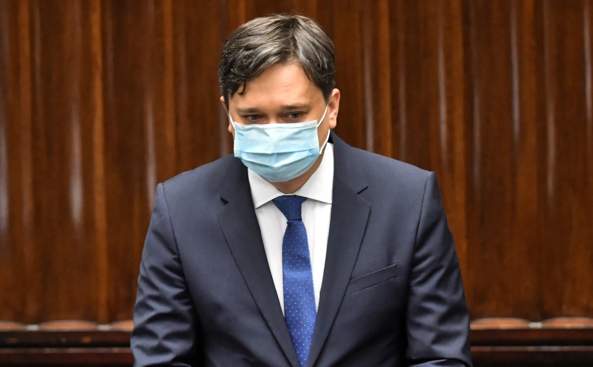 Umorzenie z mocy prawa toczących się spraw administracyjnych narusza zasadę zaufania obywateli do państwa - twierdzi prof. Marcin Wiącek i rozważa zaskarżenie nowelizacji do Trybunału Konstytucyjnego - pisze w czwartek "Dziennik Gazeta Prawna".
