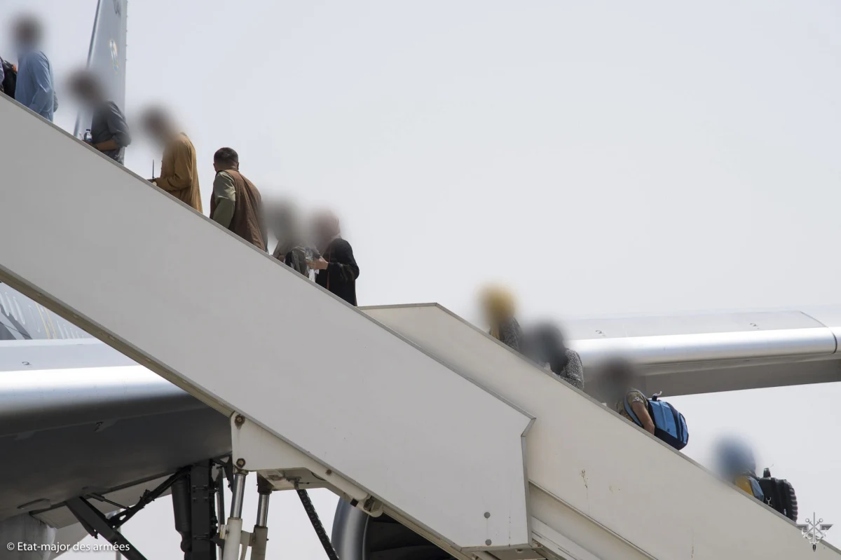 Amerykańska Federalna Administracja Lotnictwa (FAA) zezwoliła w środę wieczorem na wykonywanie lotów ewakuacyjnych z Kabulu przez samoloty krajowych linii lotniczych prowadzone przez cywilnych pilotów. Takie loty będą musiały być zatwierdzone przez Departament Obrony.