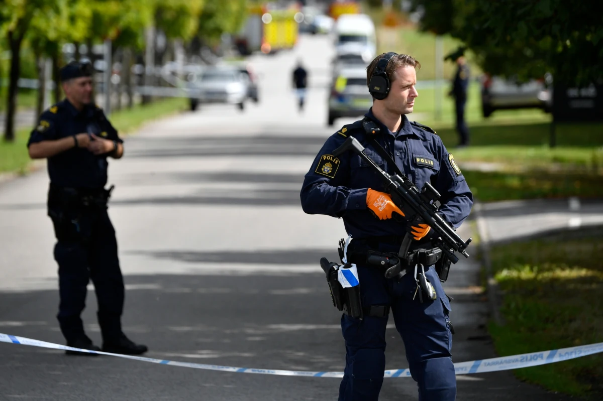 15-letni uczeń, w drugim dniu nowego roku szkolnego w Szwecji, zaatakował nożem nauczyciela. Mężczyzna jest w ciężkim stanie. Nastolatek został zatrzymany, jest podejrzany o usiłowanie zabójstwa. 