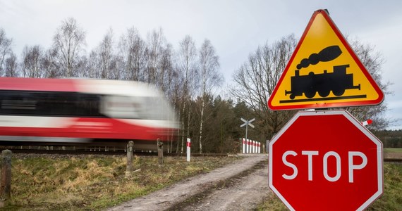 O krok od tragedii w woj. zachodniopomorskim. Dwa pociągi dalekobieżne relacji Szczecin Główny - Olsztyn i Olsztyn-Szczecin Główny pędziły wprost na siebie. Maszyniści w porę się zorientowali i wyhamowali składy. 